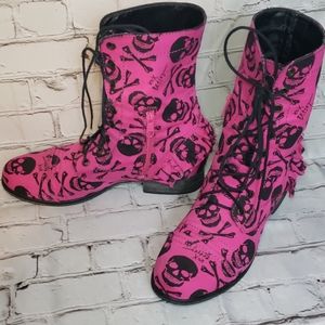 💋Betsey Johnson💋 Pink Skull Combat Boots